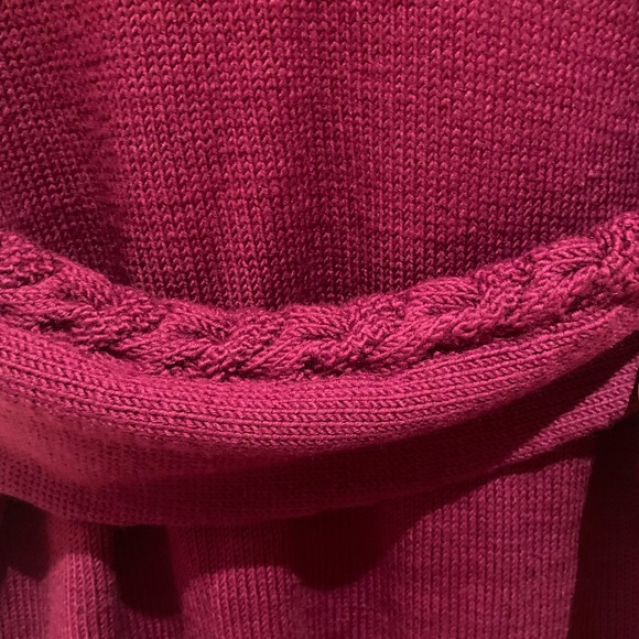 Hand-knit cable-knit wool V-Neck sweater - Picture 7 of 10